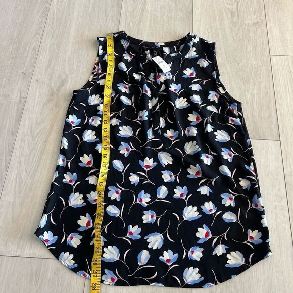 Talbots Shell Sleeveless Black Light Blue Flowers Split Neck Rounded hem size M - Picture 2 of 6